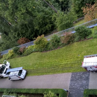 Abb 1 Befahren der Rasenfläche Abb 1 Befahren der Rasenfläche